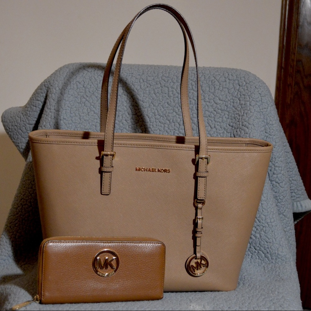 Jet Set Travel Medium Top-Zip Tote Bag Only